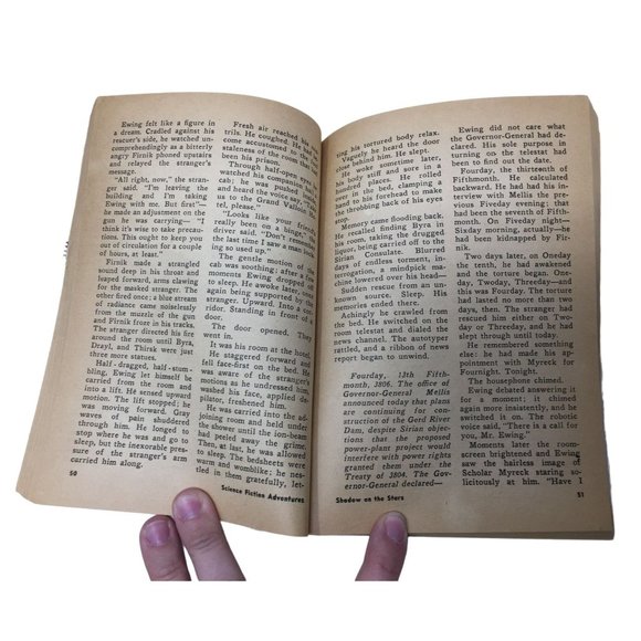 Science Fiction Adventures - April 1958 - Shadow on the Stars - Robert Silverber - Picture 8 of 11